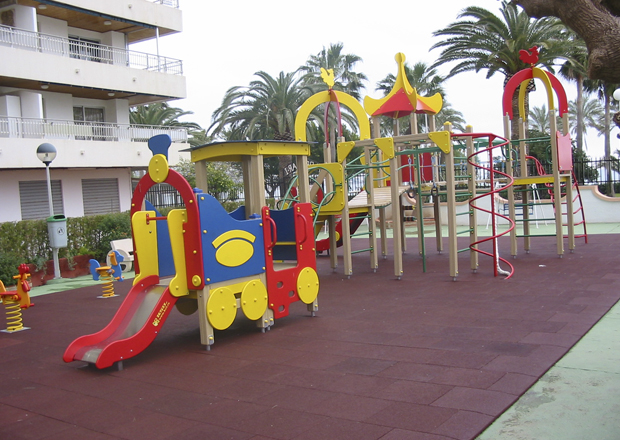 Toboganes Trepas Vallas Y Suelos De Caucho Para Parques Infantiles -  Toboganes para parques infantiles